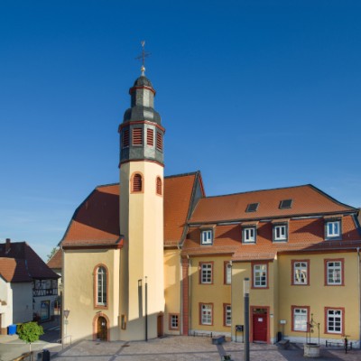 Saniertes Rathaus und Kleine Kirche